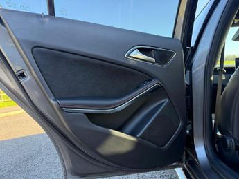 Mercedes-Benz A Class 2.1 A220d AMG Line (Premium) 7G-DCT Euro 6 (s/s) 5dr