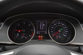 Volkswagen Passat 1.6 TDI SE Nav DSG Euro 6 (s/s) 5dr