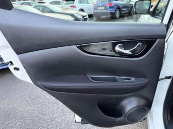 Nissan Qashqai 1.6 dCi N-Connecta XTRON 2WD Euro 6 (s/s) 5dr