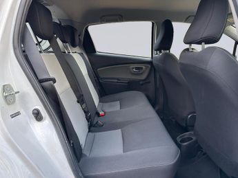 Toyota Yaris 1.5 VVT-h Icon Tech E-CVT Euro 6 (s/s) 5dr