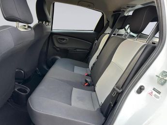 Toyota Yaris 1.5 VVT-h Icon Tech E-CVT Euro 6 (s/s) 5dr