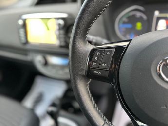 Toyota Yaris 1.5 VVT-h Icon Tech E-CVT Euro 6 (s/s) 5dr