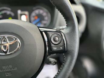 Toyota Yaris 1.5 VVT-h Icon Tech E-CVT Euro 6 (s/s) 5dr