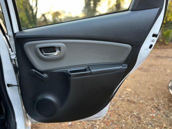 Toyota Yaris 1.5 VVT-h Icon Tech E-CVT Euro 6 (s/s) 5dr