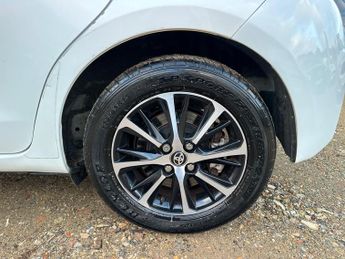 Toyota Yaris 1.5 VVT-h Icon Tech E-CVT Euro 6 (s/s) 5dr