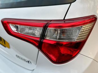 Toyota Yaris 1.5 VVT-h Icon Tech E-CVT Euro 6 (s/s) 5dr