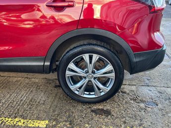 Nissan Qashqai 1.2 DIG-T N-Connecta XTRON Euro 6 (s/s) 5dr