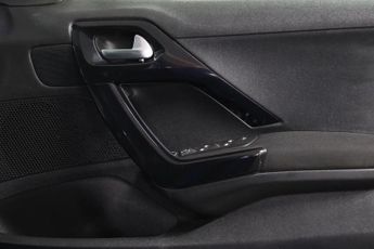 Peugeot 2008 1.2 PureTech Signature SUV 5dr Petrol EAT Euro 6 (s/s) (130 ps)