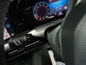 Volkswagen Golf 1.5 eTSI MHEV Life DSG Euro 6 (s/s) 5dr