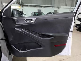 Hyundai IONIQ 1.6 h-GDi 8.9kWh Premium DCT Euro 6 (s/s) 5dr