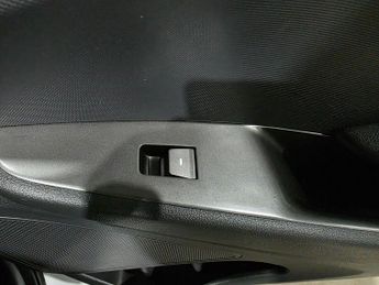 Hyundai IONIQ 1.6 h-GDi 8.9kWh Premium DCT Euro 6 (s/s) 5dr