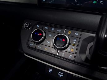 Land Rover Defender 110 2.0 P300 X-Dynamic SE SUV 5dr Petrol Auto 4WD Euro 6 (s/s) (300 