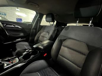 Infiniti Q30 1.5d SE (Business) Hatchback 5dr Diesel DCT Euro 6 (s/s) (109 ps