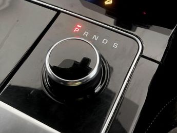 Land Rover Range Rover Velar 3.0 D300 R-Dynamic S Auto 4WD Euro 6 (s/s) 5dr