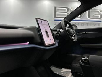 Volvo EX30 Twin Performance 69kWh Plus Auto AWD 5dr