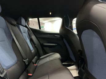 Volvo EX30 Twin Performance 69kWh Plus Auto AWD 5dr