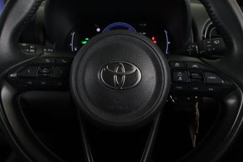 Toyota Yaris 1.5 VVT-h Design E-CVT Euro 6 (s/s) 5dr