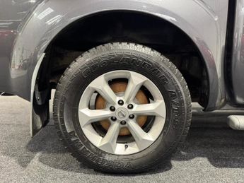 Nissan Navara 2.5 dCi Tekna Auto 4WD Euro 4 4dr