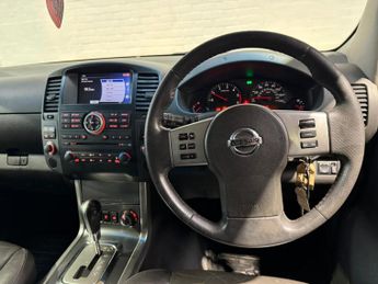 Nissan Navara 2.5 dCi Tekna Auto 4WD Euro 4 4dr
