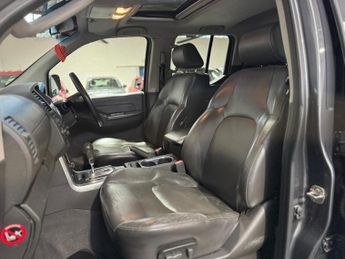 Nissan Navara 2.5 dCi Tekna Auto 4WD Euro 4 4dr