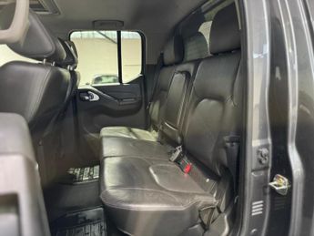 Nissan Navara 2.5 dCi Tekna Auto 4WD Euro 4 4dr