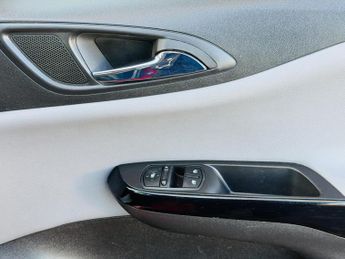 Vauxhall Corsa 1.4i ecoTEC SE Nav Auto Euro 6 5dr