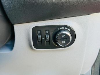 Vauxhall Corsa 1.4i ecoTEC SE Nav Auto Euro 6 5dr
