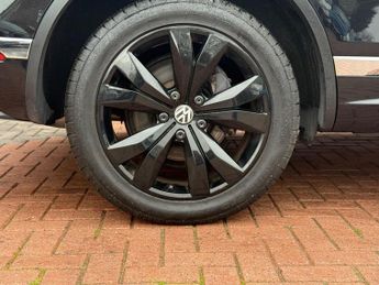 Volkswagen Touareg 3.0 TDI V6 BlueMotion Tech R-Line Tiptronic 4WD Euro 6 (s/s) 5dr