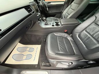 Volkswagen Touareg 3.0 TDI V6 BlueMotion Tech R-Line Tiptronic 4WD Euro 6 (s/s) 5dr