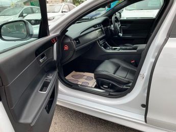 JAGUAR XF 2.0d Chequered Flag Saloon 4dr Diesel Auto Euro 6 (s/s) (180 ps)