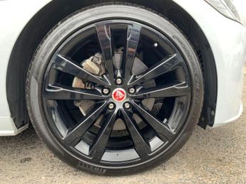 JAGUAR XF 2.0d Chequered Flag Saloon 4dr Diesel Auto Euro 6 (s/s) (180 ps)