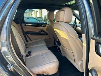 Porsche Cayenne 3.0 V6 E-Hybrid 17.9kWh TiptronicS 4WD Euro 6 (s/s) 5dr (3.6kW C