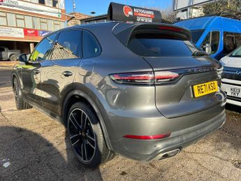 Porsche Cayenne 3.0 V6 E-Hybrid 17.9kWh TiptronicS 4WD Euro 6 (s/s) 5dr (3.6kW C