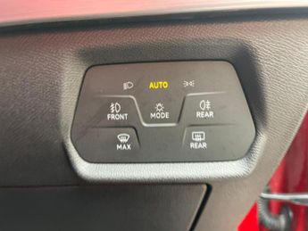 SEAT Leon 1.5 eTSI MHEV FR First Edition Hatchback 5dr Petrol Hybrid DSG E