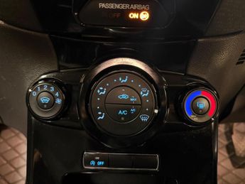 Ford Fiesta 1.0T EcoBoost Zetec Euro 5 (s/s) 3dr