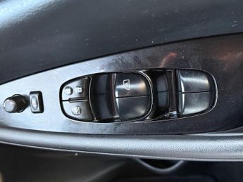 Nissan Leaf 24kWh Tekna Auto 5dr