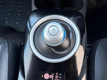 Nissan Leaf 24kWh Tekna Auto 5dr