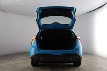 MG MG4 64kWh SE Long Range Auto 5dr