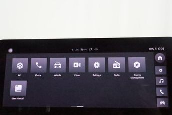 MG MG4 64kWh SE Long Range Auto 5dr