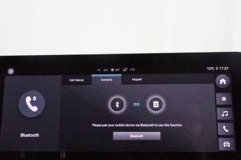 MG MG4 64kWh SE Long Range Auto 5dr