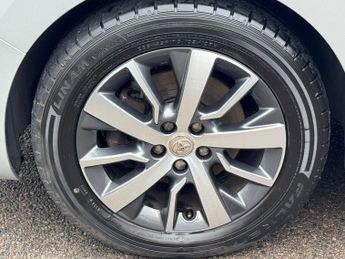 Toyota PROACE Verso 2.0D Family Medium MPV MWB Euro 6 (s/s) 5dr (8 Seat)