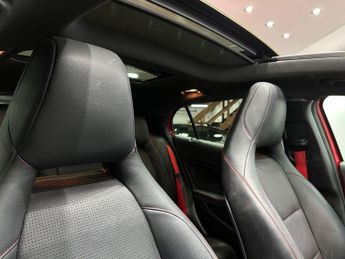 Mercedes-Benz GLA 2.1 GLA220d AMG Line (Premium Plus) 7G-DCT 4MATIC Euro 6 (s/s) 5