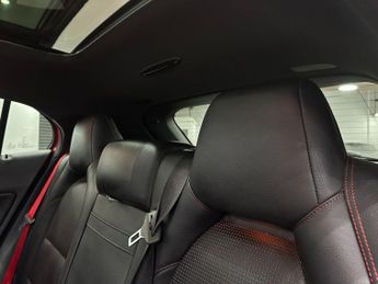 Mercedes-Benz GLA 2.1 GLA220d AMG Line (Premium Plus) 7G-DCT 4MATIC Euro 6 (s/s) 5