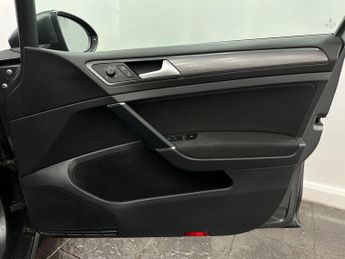 Volkswagen e-Golf 35.8kWh e-Golf Auto 5dr