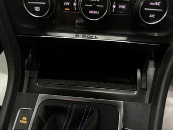 Volkswagen e-Golf 35.8kWh e-Golf Auto 5dr