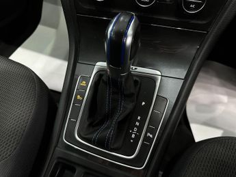 Volkswagen e-Golf 35.8kWh e-Golf Auto 5dr