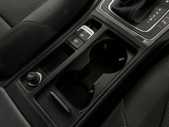 Volkswagen e-Golf 35.8kWh e-Golf Auto 5dr