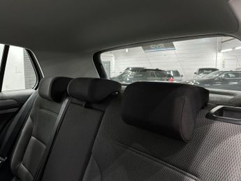 Volkswagen e-Golf 35.8kWh e-Golf Auto 5dr
