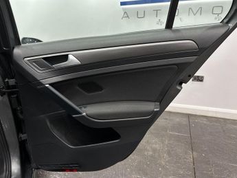 Volkswagen e-Golf 35.8kWh e-Golf Auto 5dr