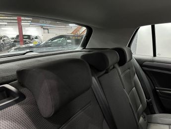 Volkswagen e-Golf 35.8kWh e-Golf Auto 5dr